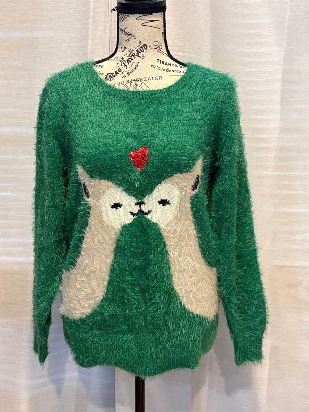 Black Rivet Green Fuzzy novelty llama Kiss Sweater with Red Heart Sz M